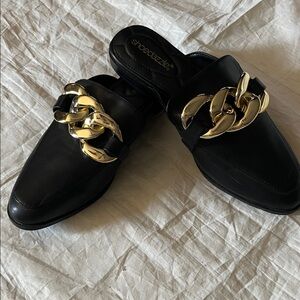 Shoe Dazzle Black Mules with Gold Chain size 5/12